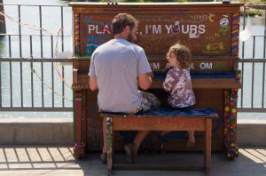 宮崎の路上ピアノがある場所はどこ？海外では沢山の場所で演奏されてる：ドキュメント72