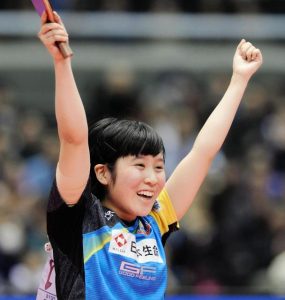 卓球の平野美宇選手が可愛い。ラケットはどこのだろう？父母祖父や従兄弟も卓球選手！