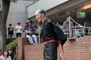 ギリヤーク尼ヶ崎（大道芸人）の嫁や子供は？魂の鎮魂歌動画：ETV