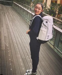 本郷理華ハーフのインスタ画像やCMが話題！バックパックも開発！？