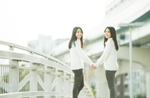 みなまり（ミスドCMの双子）の高校はどこ？3月のデビュー曲もチェック！