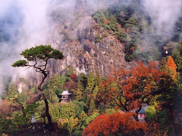 鳳来寺山