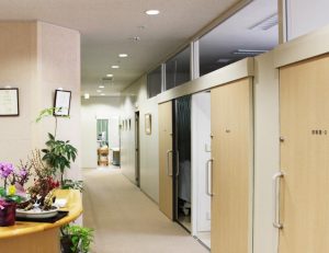 泉ピン子の夫・医師武本憲重の病院と口コミ評判は？馴れ初めも調査