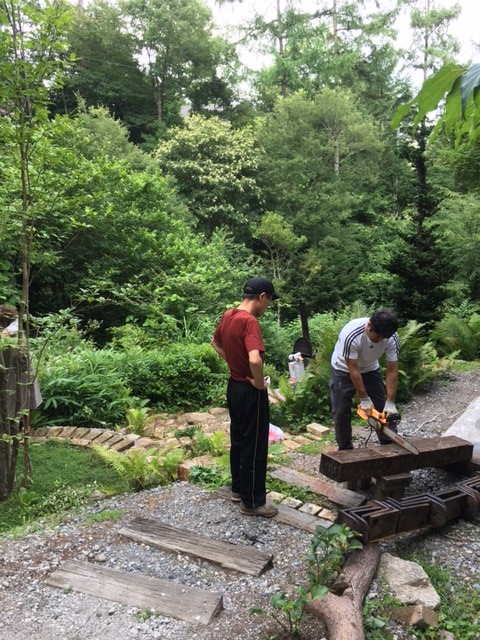 ホワイトクローゼットエントランス