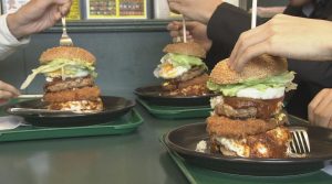 函館デカ盛りハンバーガー｢ラッキーピエロ｣場所はどこ？値段と口コミも調査：ドキュメント72時間